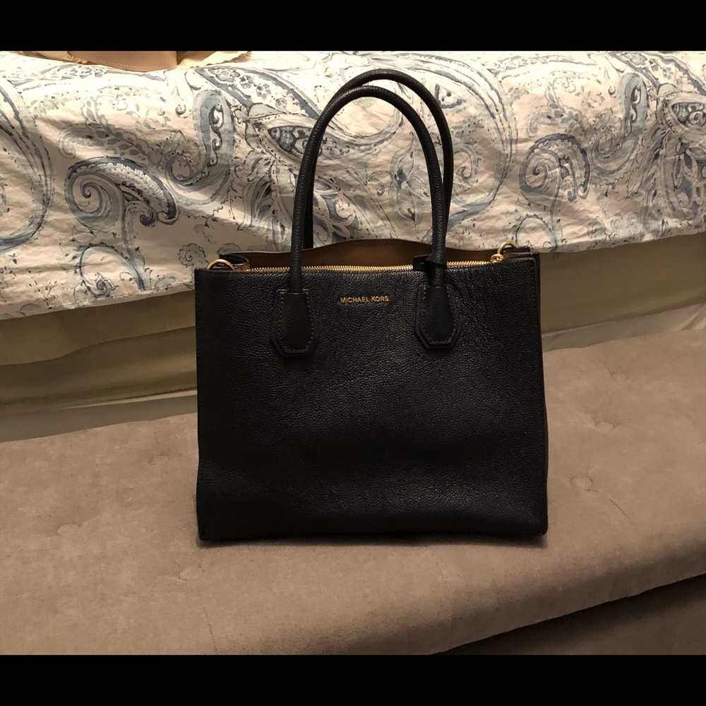 Michael Kors Pebble grain tote is Navy Blue